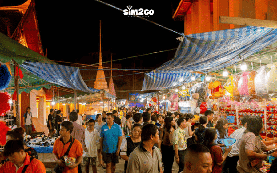 golden-mount-temple-fair-duoc-to-chuc-tai-wat-saket