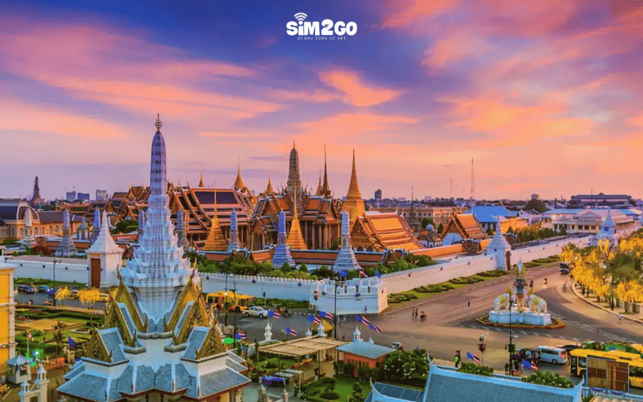 cung-dien-hoang-gia-bangkok-mang-ve-dep-kien-truc-va-lich-su-xu-chua-vang