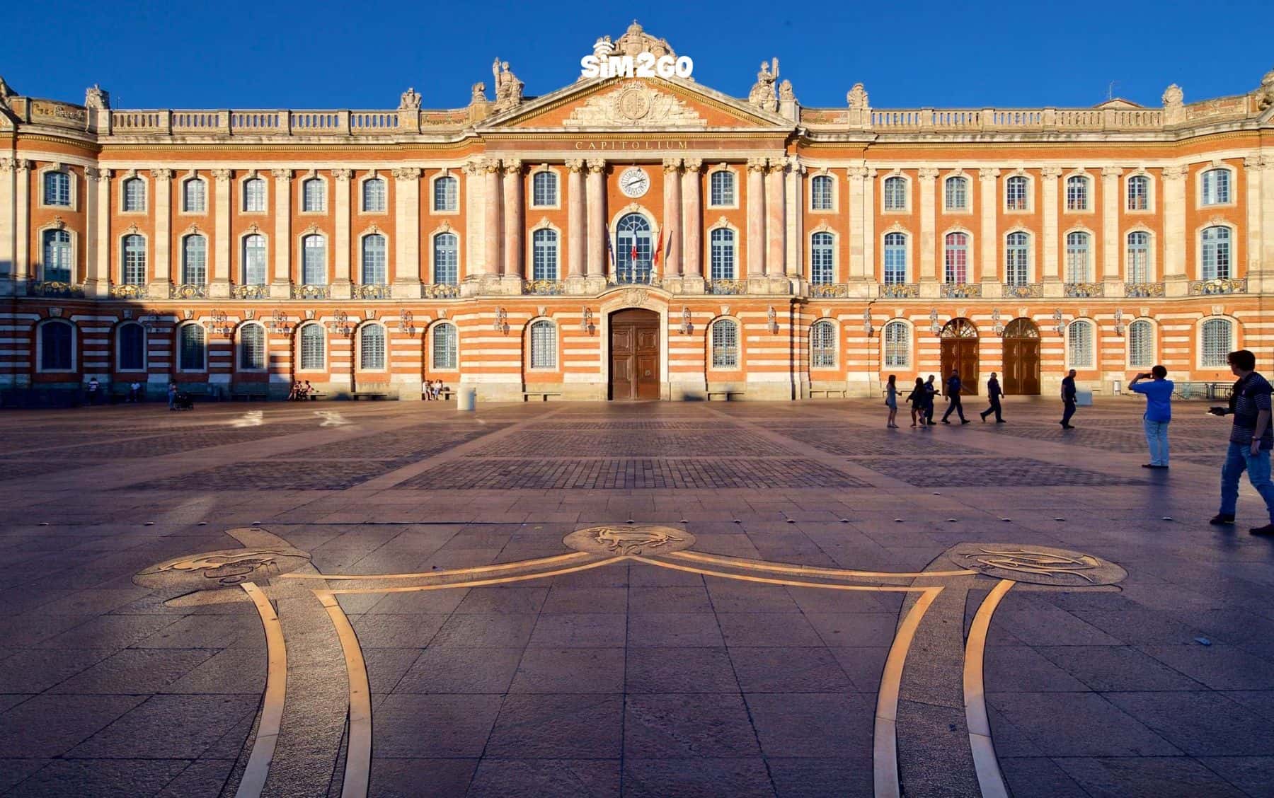 quang-truong-duoc-dat-ten-theo-toa-nha-capitol-la-toa-nha-thi-chinh-thanh-pho-toulouse