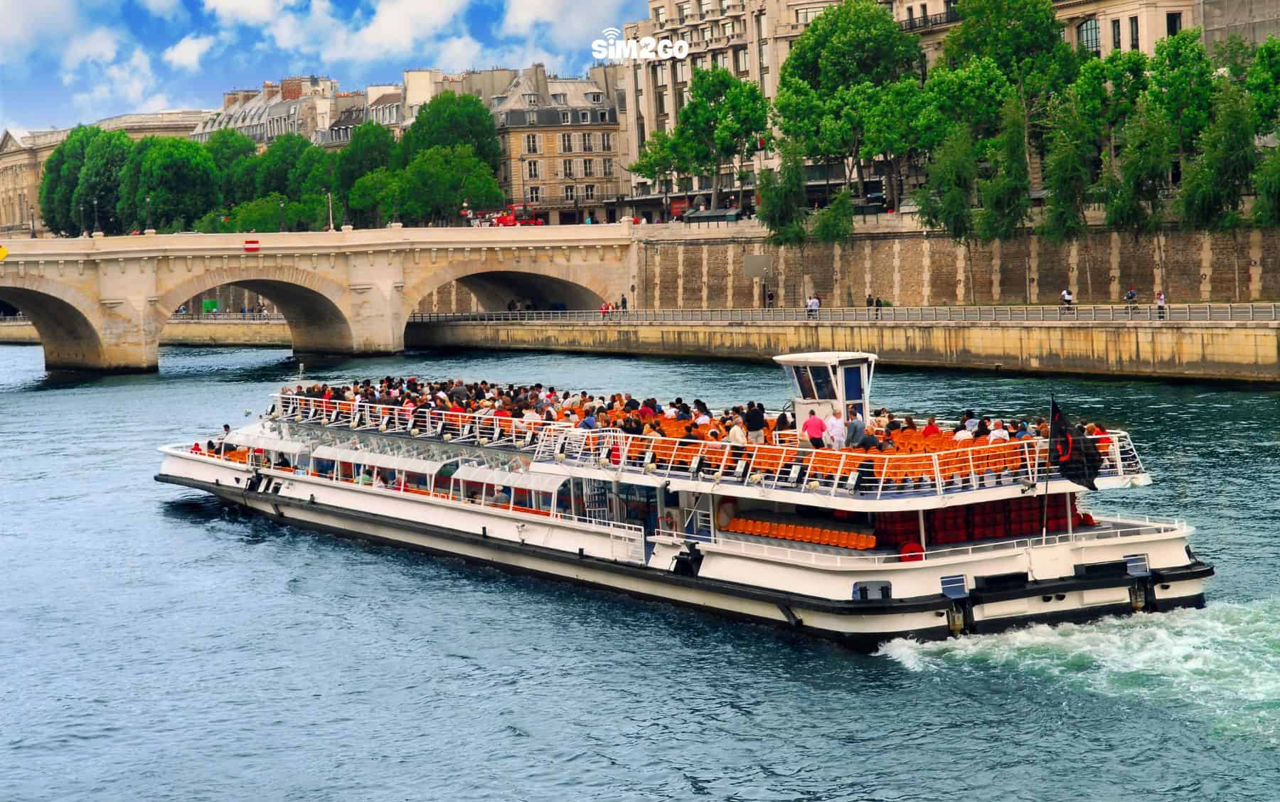 ngam-hoang-hon-paris-o-du-thuyen-tren-song-seine